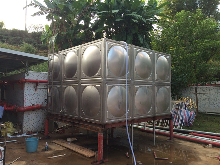 為什么不銹鋼水箱價(jià)格高？